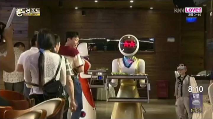 특별하게 로봇이 서빙하는 중국의 한 식당