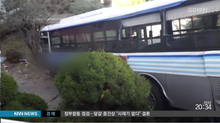 부산 동의대 내리막길 버스 추락, 7명 경상