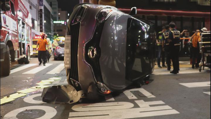 음주운전 차량 충돌 운전자 경상, 15일 밤 남포동 사거리