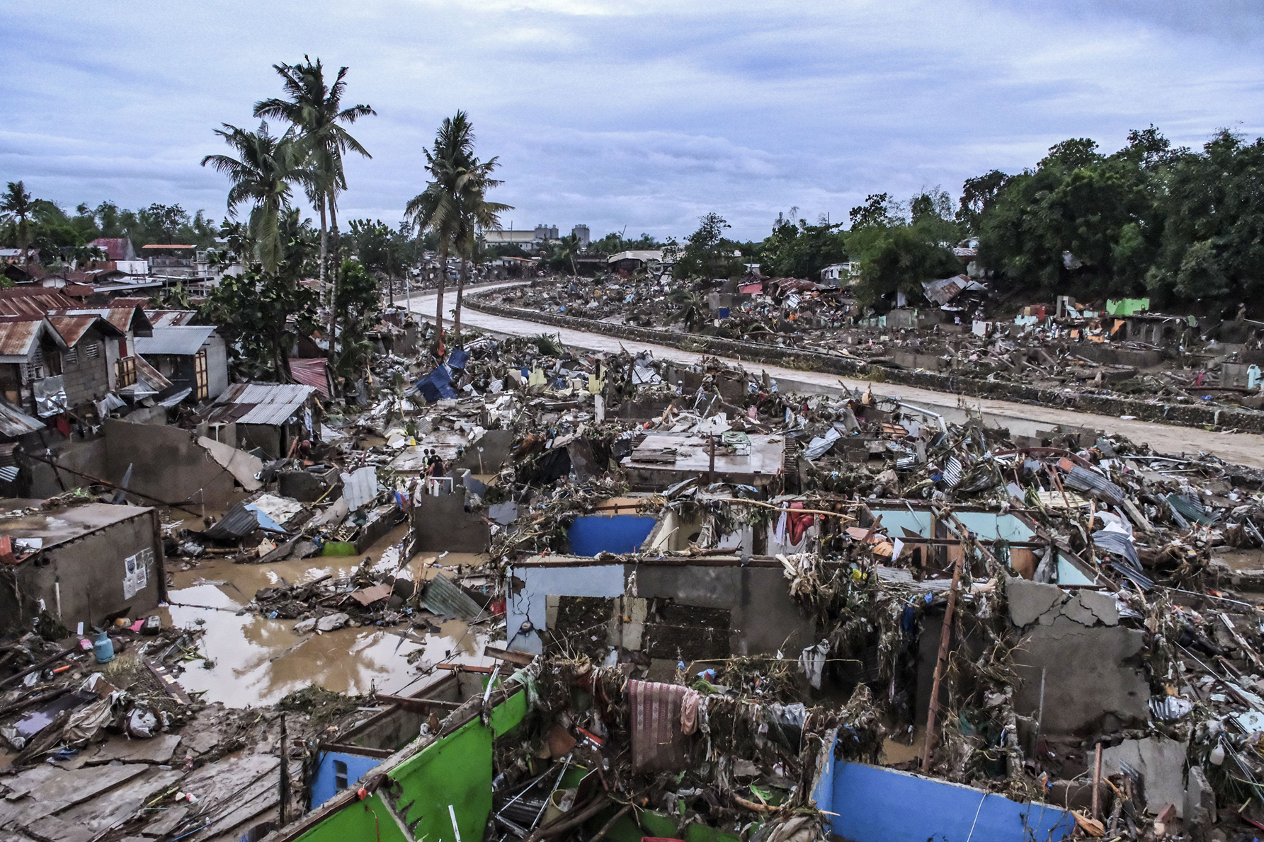태풍 ‘갈매기’ 필리핀 중부 강타… 최소 27명 사망·수십만 이재민