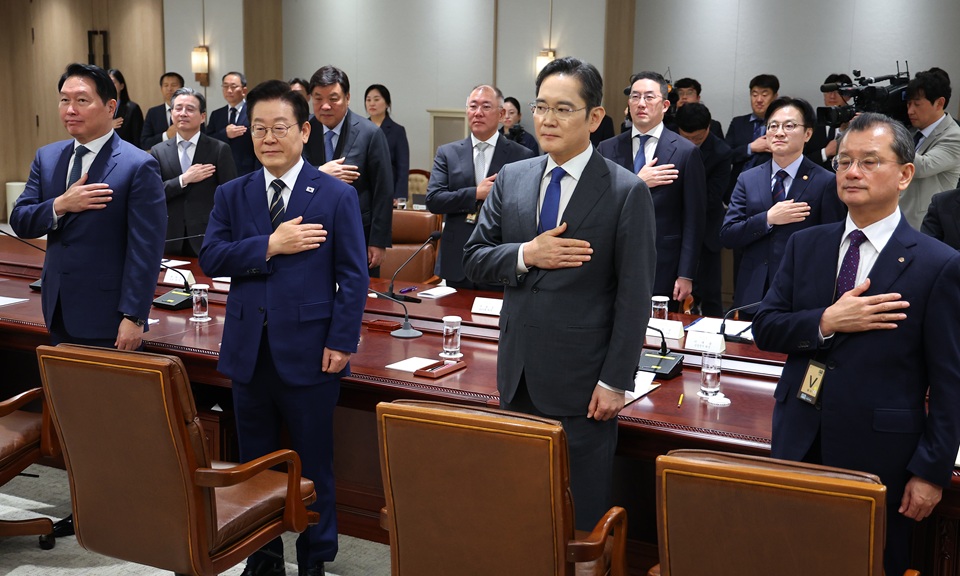 대기업, 800조 원 규모 국내 투자…AI·반도체 중심 미래 산업 육성