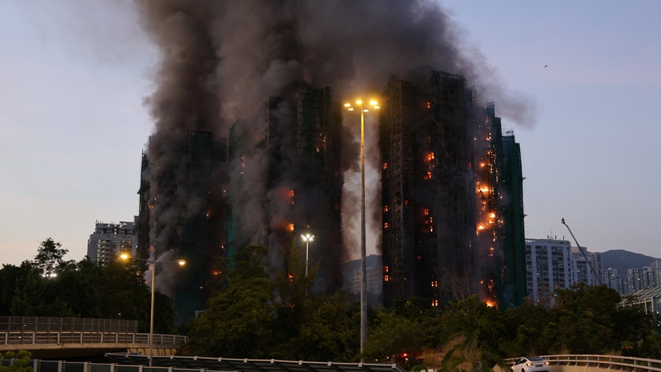 홍콩 아파트 화재 참사로 44명 사망·279명 실종…“한국인 피해는 없어”