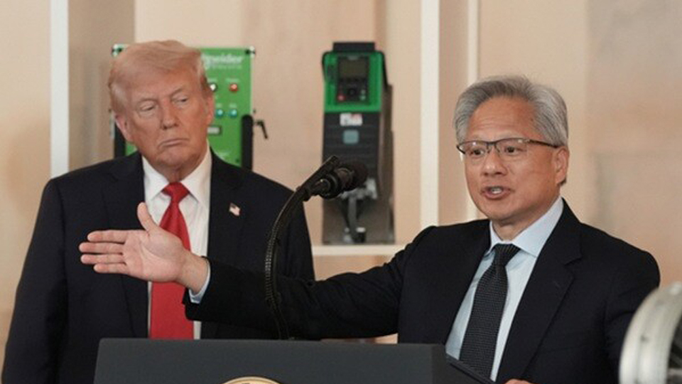 트럼프, 젠슨 황과 회동…AI 반도체 규제·‘게인 AI 법’ 놓고 시각차 드러나