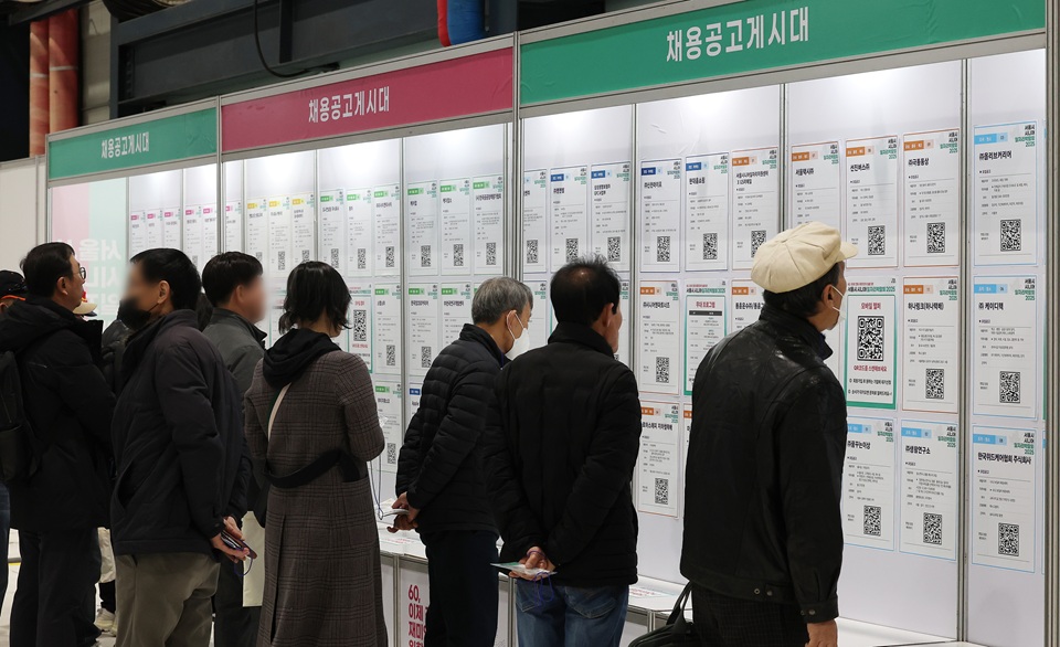 역대 최대 구직급여 속…고용 시장 일자리 가뭄 지속