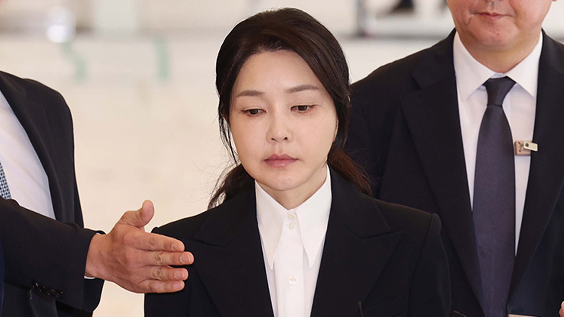 특검팀, “김건희 여사, 공적 시스템 붕괴 주도...인사·공천 폭넓은 개입 확인”