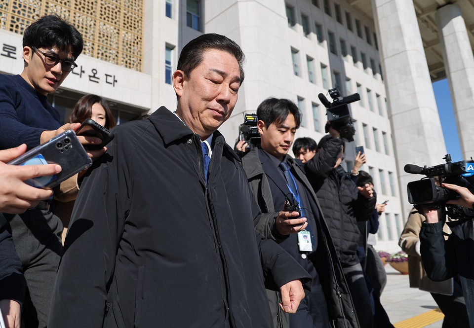 김병기, 민주당 원내대표직서 물러나…‘비위 의혹’에 전격 사퇴