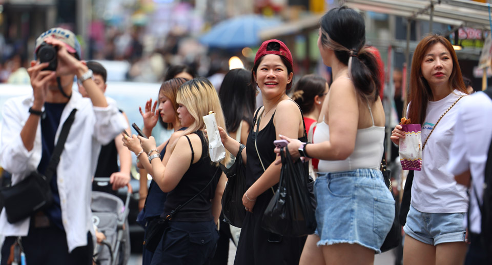 방한 외국인 역대 최대에도…관광수지는 3년째 ‘적자’