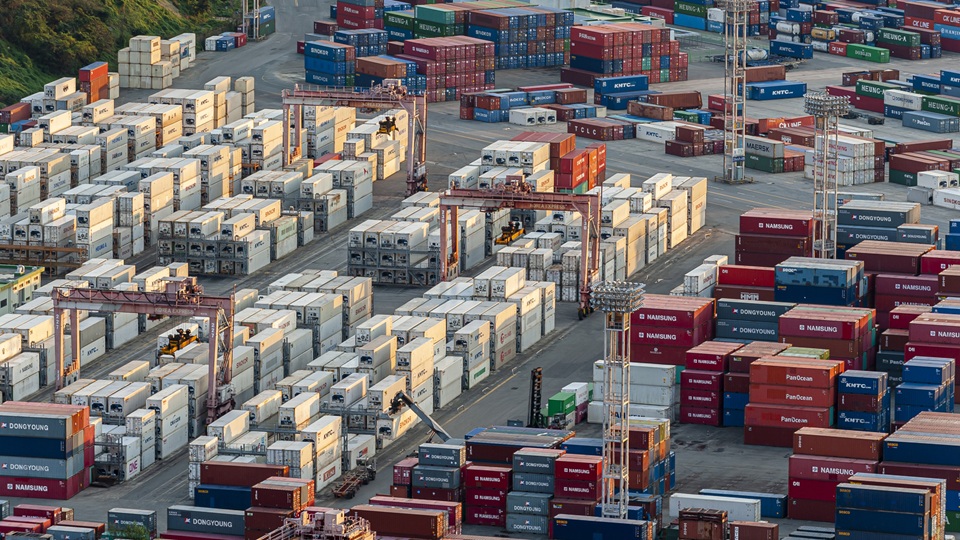 반도체 효과 본격화…산업생산·투자·건설 일제히 증가