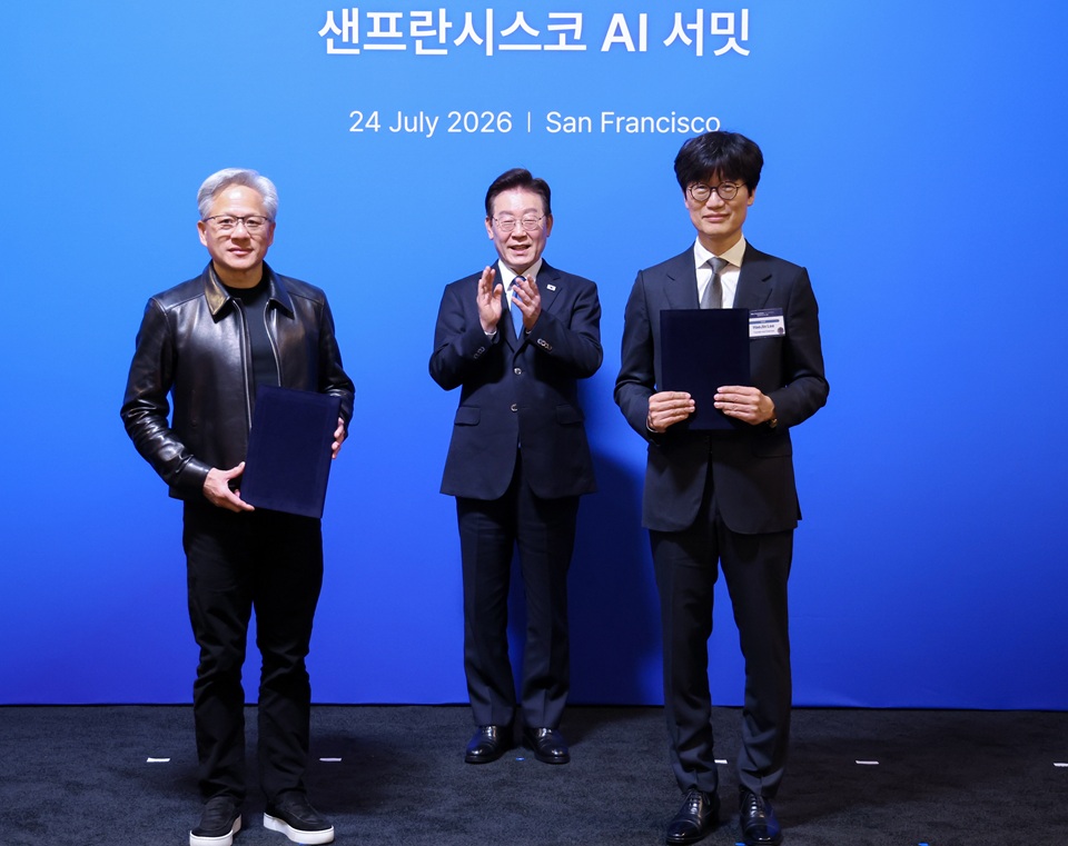 엔비디아, 네이버 3대 주주로…최대 14조 원대 AI 인프라 추진